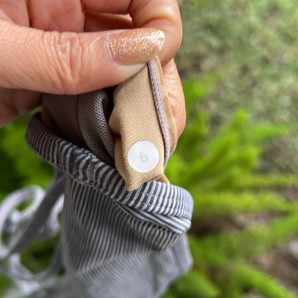 Two lululemon strappy sports bra ~ sizes 4 and 6 ~ EUC - Picture 7 of 11